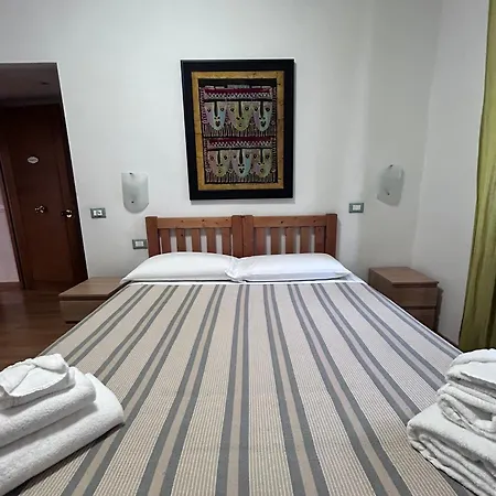 Maison Vaticana בית הארחה 4*